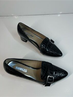 Rialto Women’s Size 8.5 Black Slip On With Gold Detail Pointed Toe